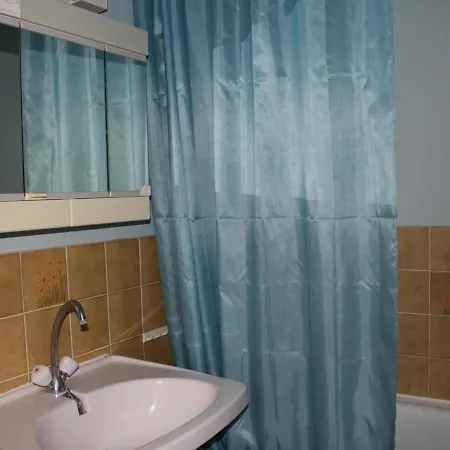 A Gruissan, 2 Couchages, Piscine, Proche Et Commerces - Fr-1-229-106 *